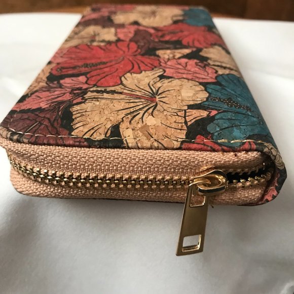 NWT Faux Cork w/Colorful Hibiscus Flowers Zipper Close Wallet/Wristlet - Picture 3 of 6